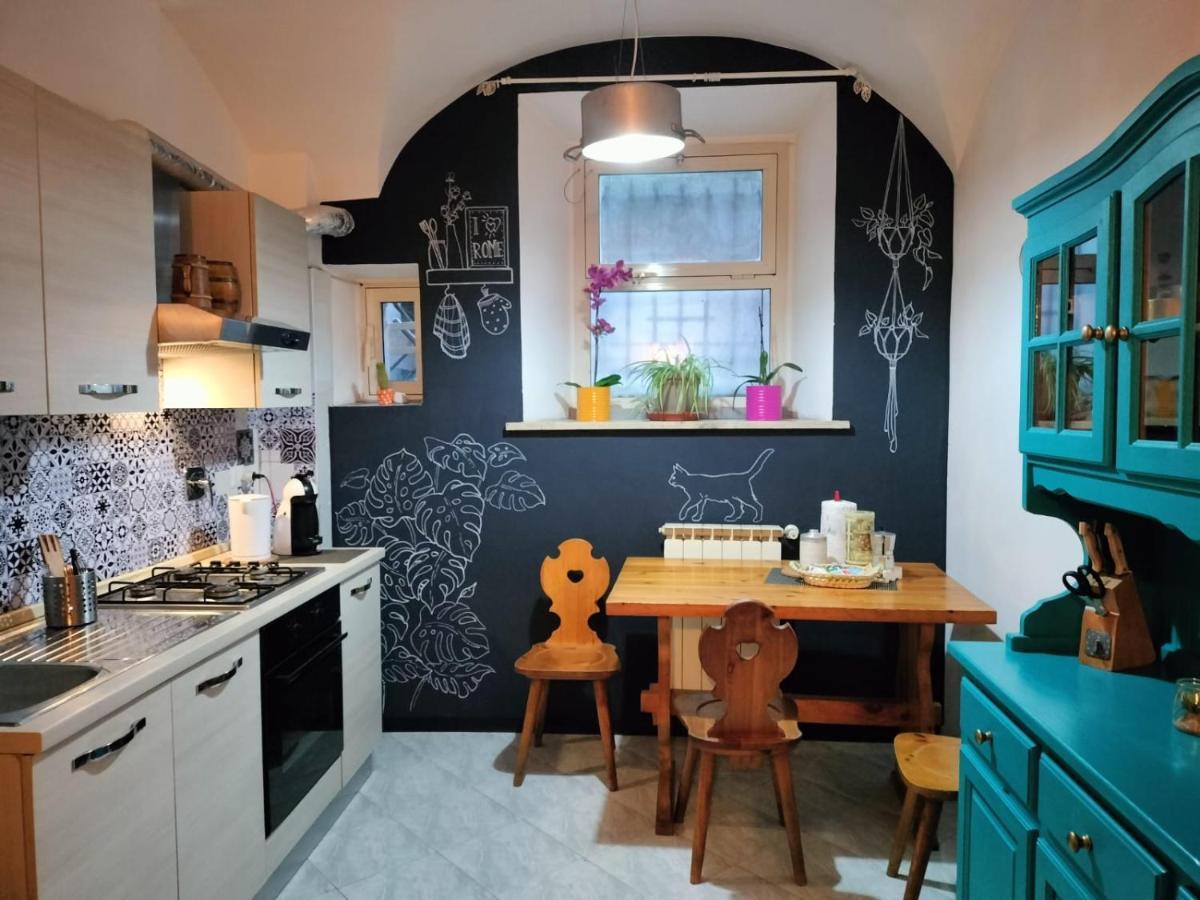 I Colori Di Nini A Trastevere Rom